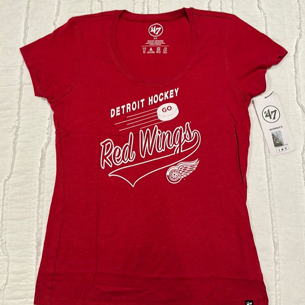 47, Women’s Detroit Hockey Red Wings Short Sleeve T-shirt